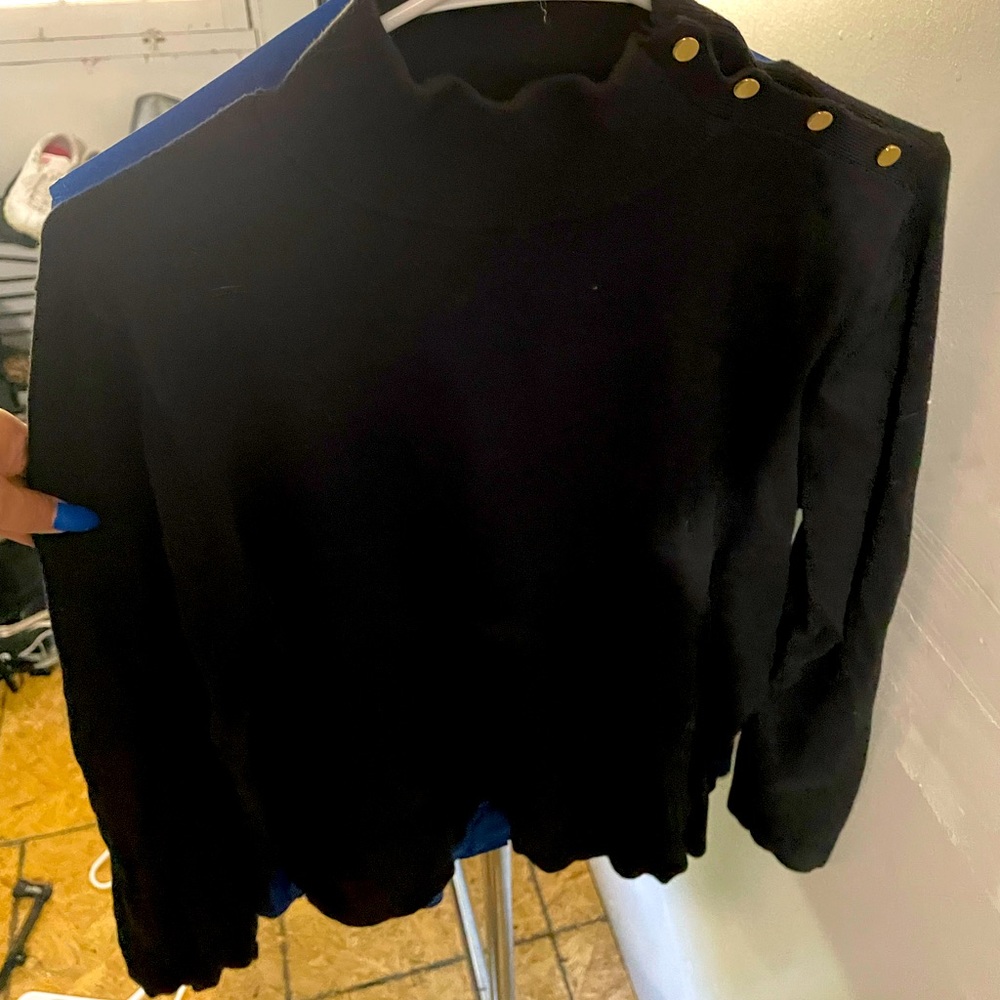 Mid neck sweater